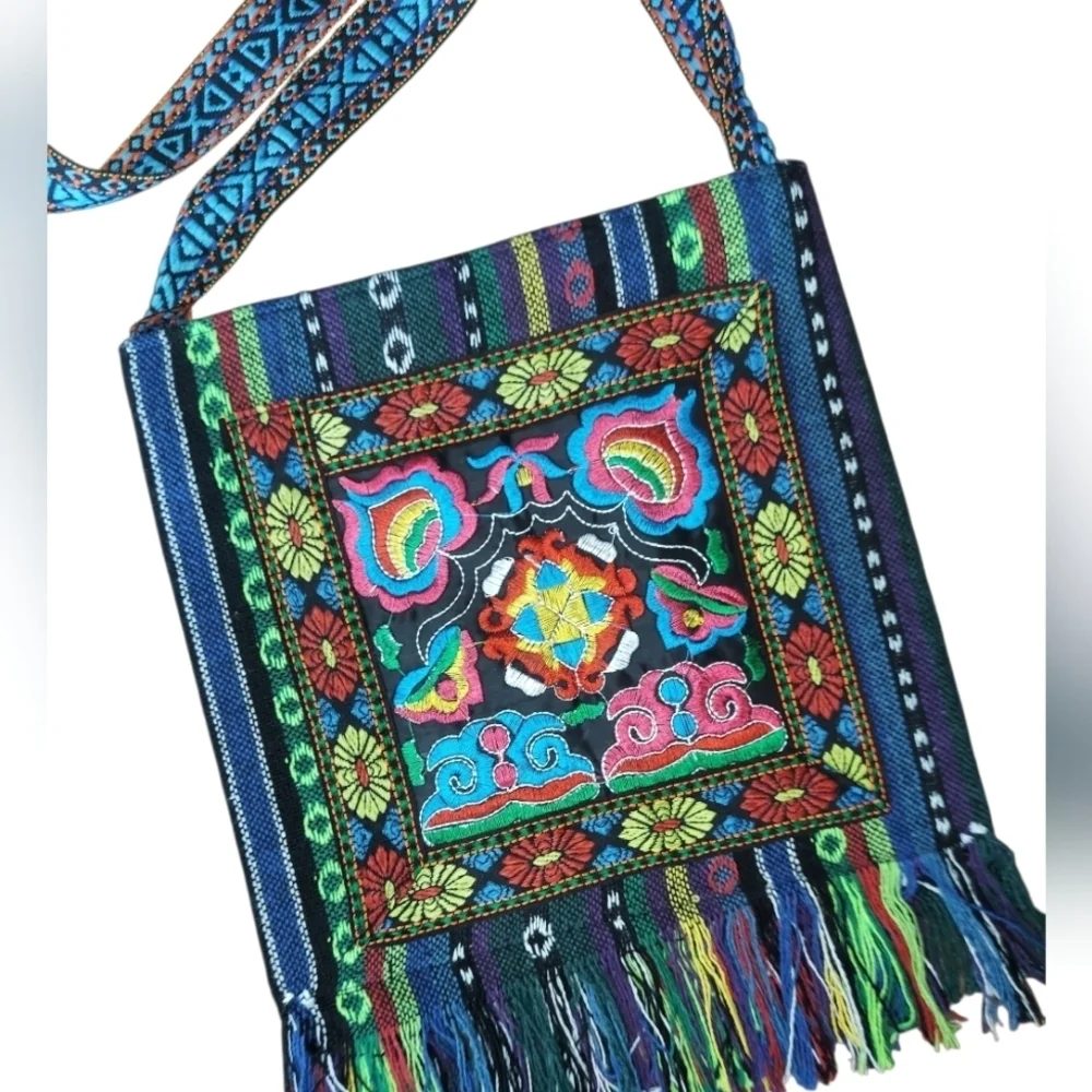 NWOT Colorful Embroidered Boho/Hippie Crossbody Shoulder Bag With Fringe